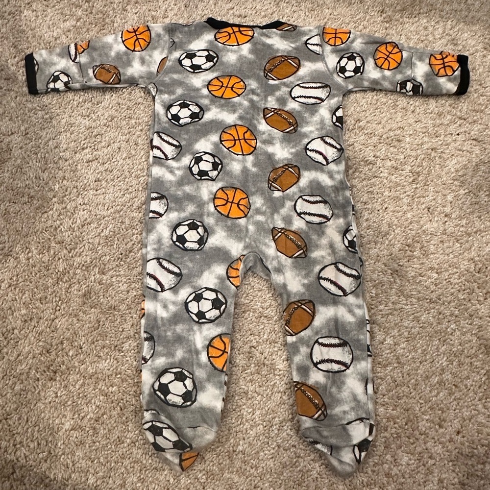 Designer Baby Steps Gray and Orange Sports Footie - Picture 9 of 9